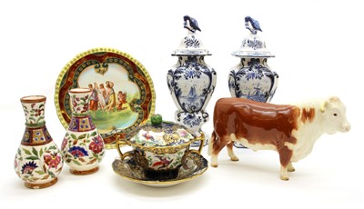 Lot 487 - A collection of ceramics
