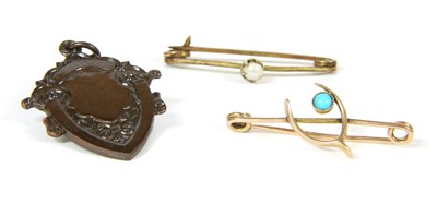 Lot 324 - A gold wishbone brooch