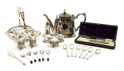 Lot 399 - A collection of silver teaspoons