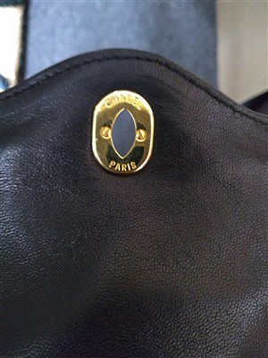 Lot 691 - A Chanel matelassé lambskin leather shoulder bag