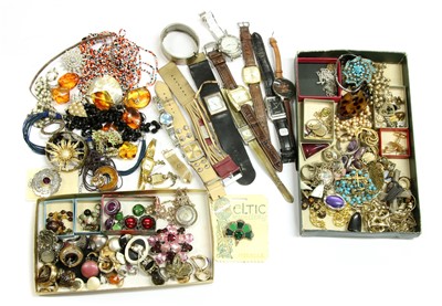 Lot 69 - A quantity of silver and costume jewellery