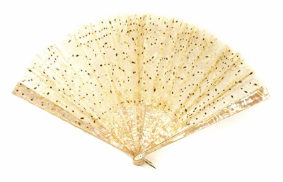 Lot 202 - An early 20th century mother of pearl and spangled Bruges lace fan