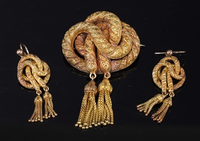 Lot 56 - A cased Victorian gold tassel knot brooch and earring suite, c.1850