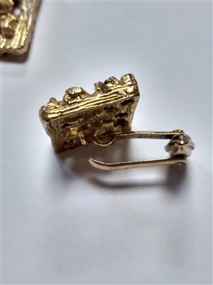 Lot 5 - A pair of 1970s 9ct gold cufflinks