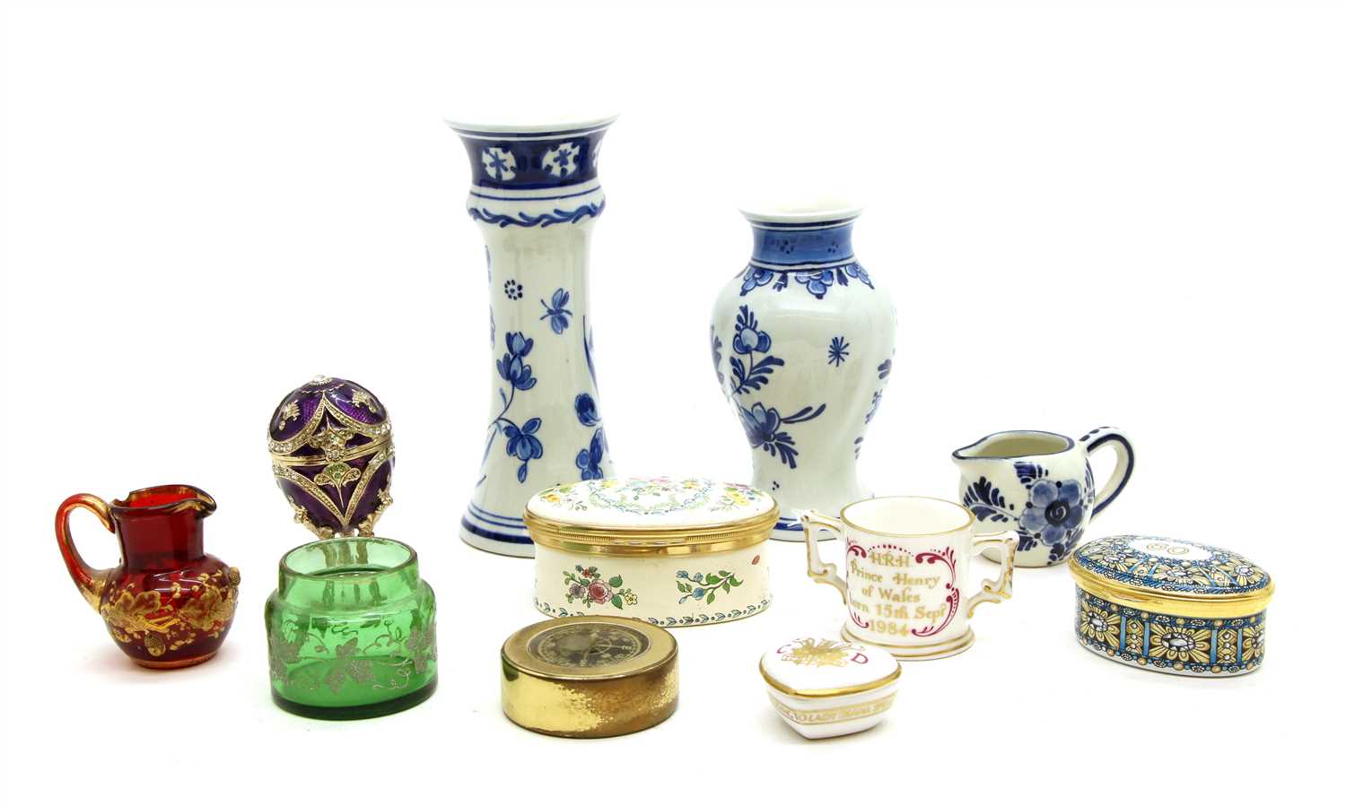 Lot 398 - A collection of miniature china