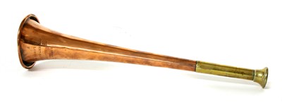 Lot 346 - A copper and brass hunting horn