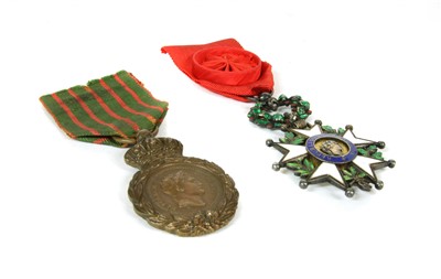 Lot 101 - A French Legion of Honour enamel medal