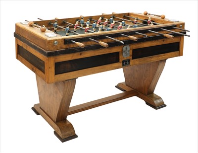 Lot 18 - FOOTBALL GAME TABLE