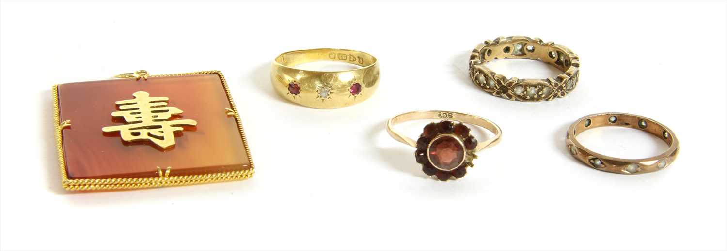 Lot 7 - A quantity of gold jewellery
