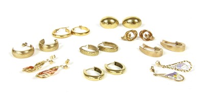 Lot 48 - A quantity of 9ct gold earrings
