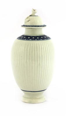 Lot 298 - A Worcester porcelain tea canister