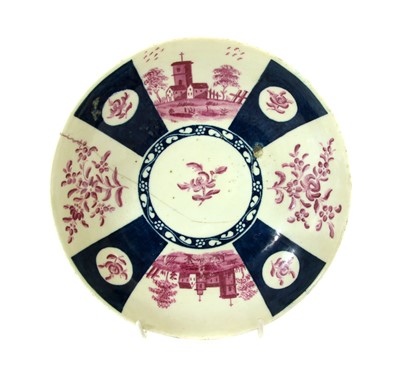 Lot 330 - An 18th century Worcester porcelain dish