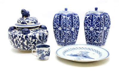 Lot 326 - A collection of Oriental porcelain