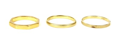 Lot 1052 - An 18ct gold court section wedding ring