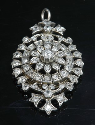 Lot 62 - A late Victorian diamond set target-style brooch/pendant, c.1880