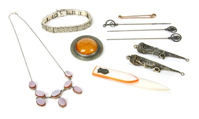 Lot 1074 - A quantity of assorted items