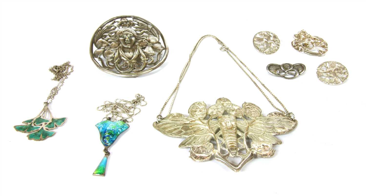 Lot 1020 - A quantity of Art Nouveau jewellery