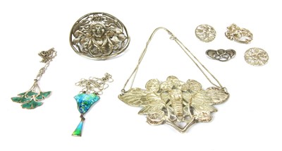 Lot 1020 - A quantity of Art Nouveau jewellery