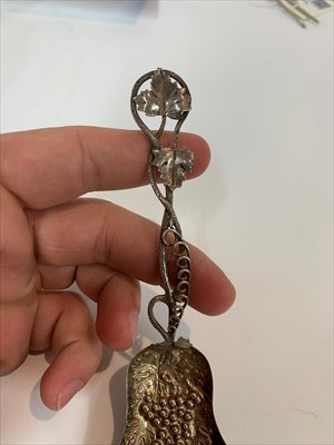 Lot 24 - A Victorian silver caddy spoon