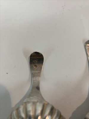 Lot 16 - A George III silver caddy spoon