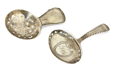 Lot 12 - A George III silver caddy spoon