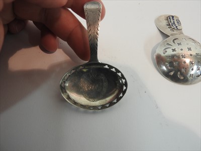 Lot 12 - A George III silver caddy spoon