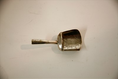 Lot 14 - A George III silver caddy shovel