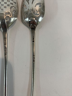 Lot 25 - A silver mote spoon