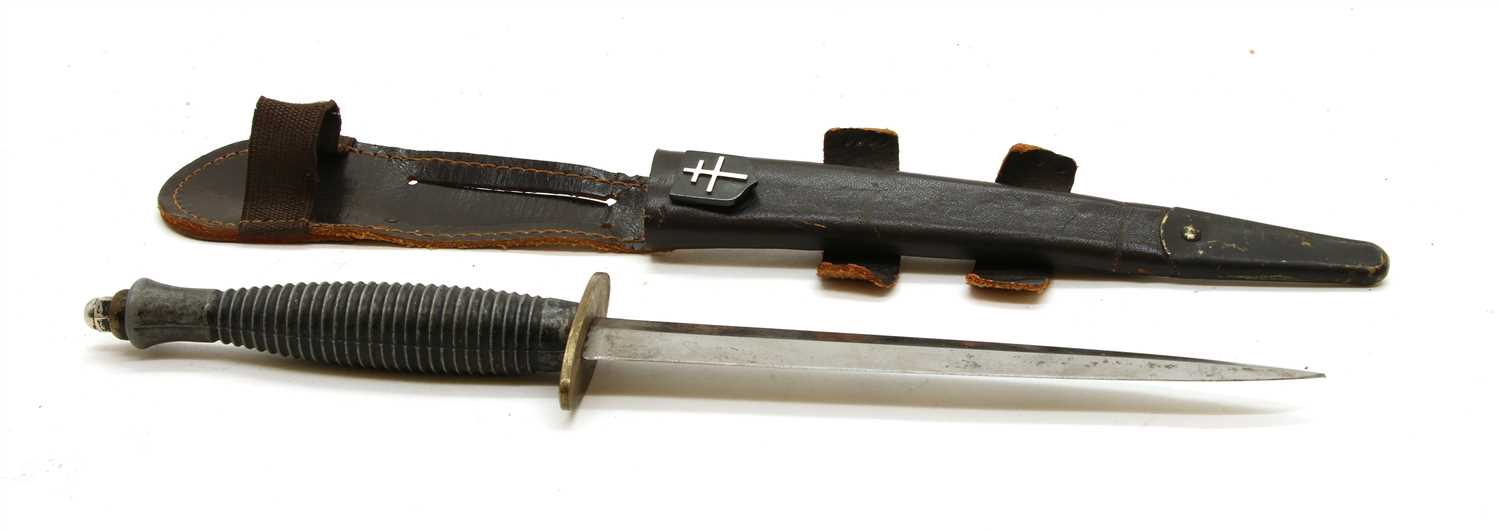 Lot 106 - A Free French resistance badge commando dagger