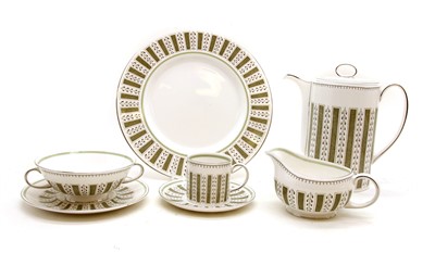 Lot 280 - A Susie Cooper 'Persia' pattern tea and dinner service for eight