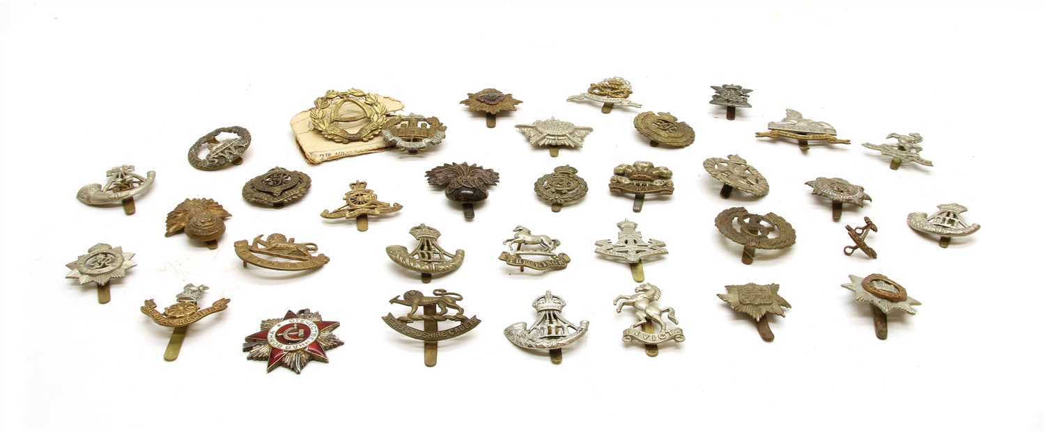 Lot 111 - A collection of approximately 34 British WWI cap badges