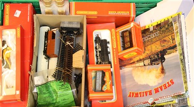 Lot 278 - Modern Hornby and other dublo gauge items