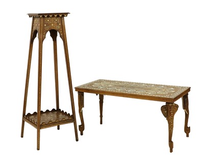 Lot 399 - An Indian hardwood jardiniere stand