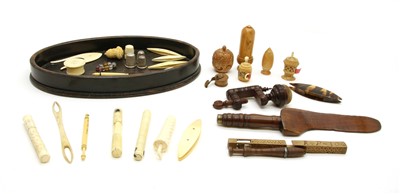 Lot 1106 - A tray of sewing tools