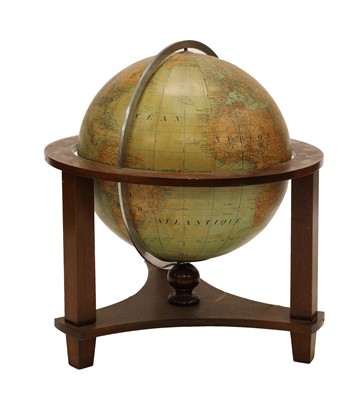 Lot 641 - A large French Art Deco illuminated library globe