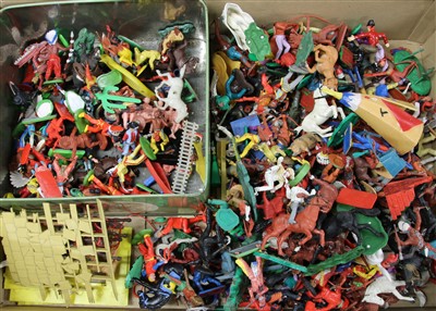 Lot 1160 - A box of 1950-60s plastic Cowboys and Indians
