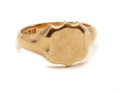 Lot 1055 - A 9ct rose gold signet ring