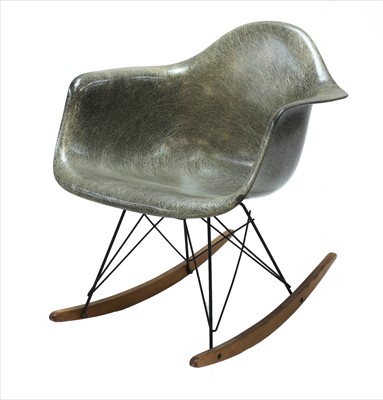 Lot 687 - An 'RAR' rocking chair