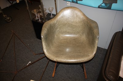 Lot 687 - An 'RAR' rocking chair