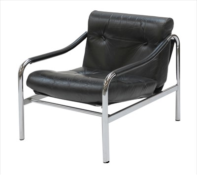 Lot 719 - A lounge chair