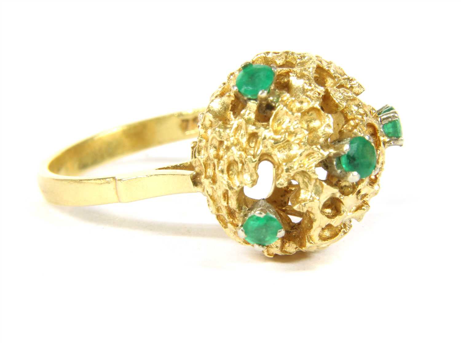 Lot 1018 - An Italian 18ct gold emerald ring