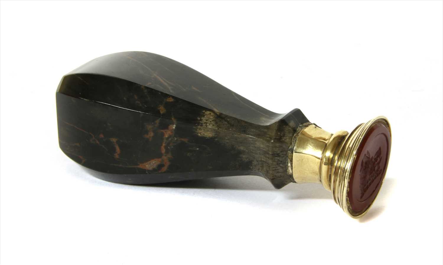 Lot 159 - A gold mounted agate desk seal