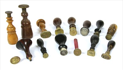 Lot 169 - A quantity of wooden handled desk seals