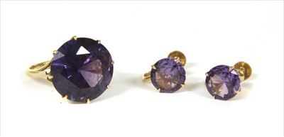 Lot 71 - A gold synthetic colour change sapphire ring and earrings suite
