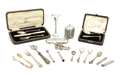 Lot 1090 - A collection of silver items