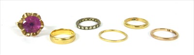 Lot 24 - A quantity of gold rings