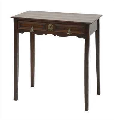 Lot 728 - An oak side table