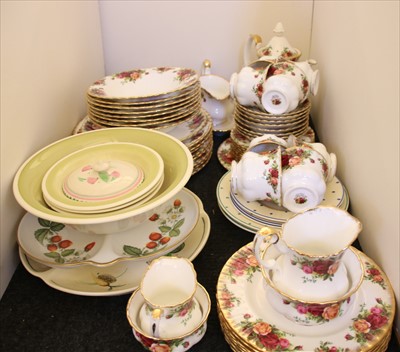 Lot 473 - A quantity of tea and dinner wares