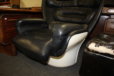 Lot 532 - An Elda lounge chair