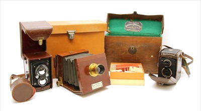 Lot 469 - A mahogany and brass bellows camera